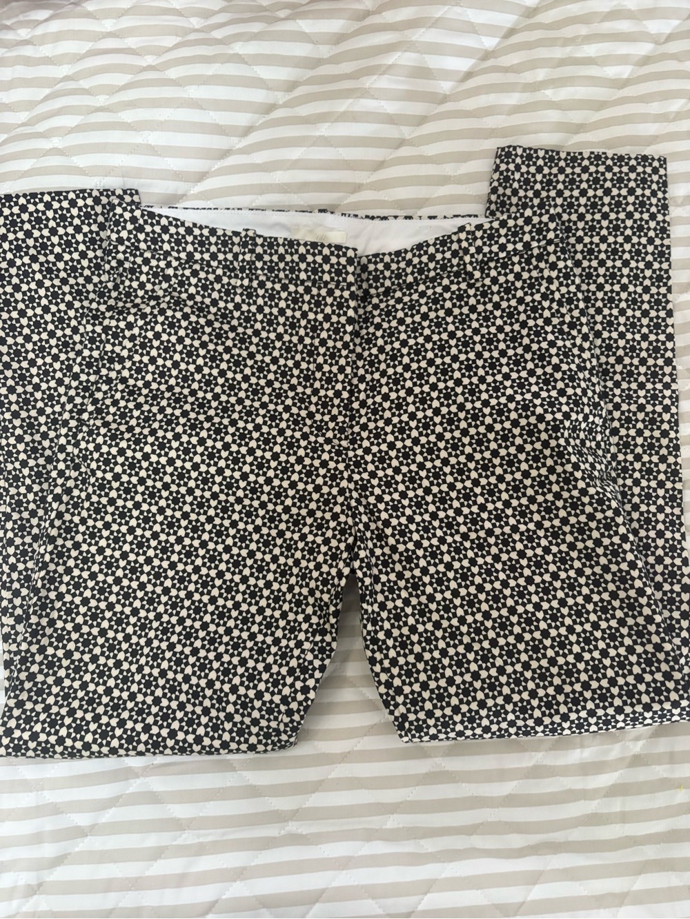 H&M Black & White Patterned Capri Pants / Crop Chinos Size 6